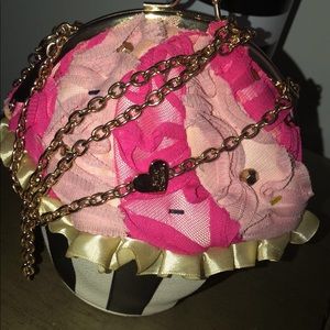 Betsey Johnson cupcakes 🧁 👛💕